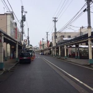 加茂市の商店街をご覧くださいませ。